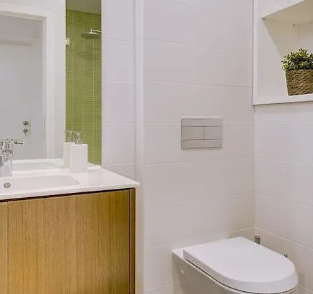 Alfama By Inside Out מלון *